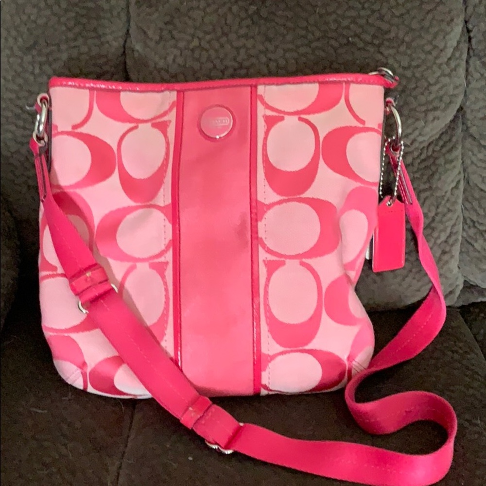 SIGNATURE STRIPE DUFFLE (COACH F21905)